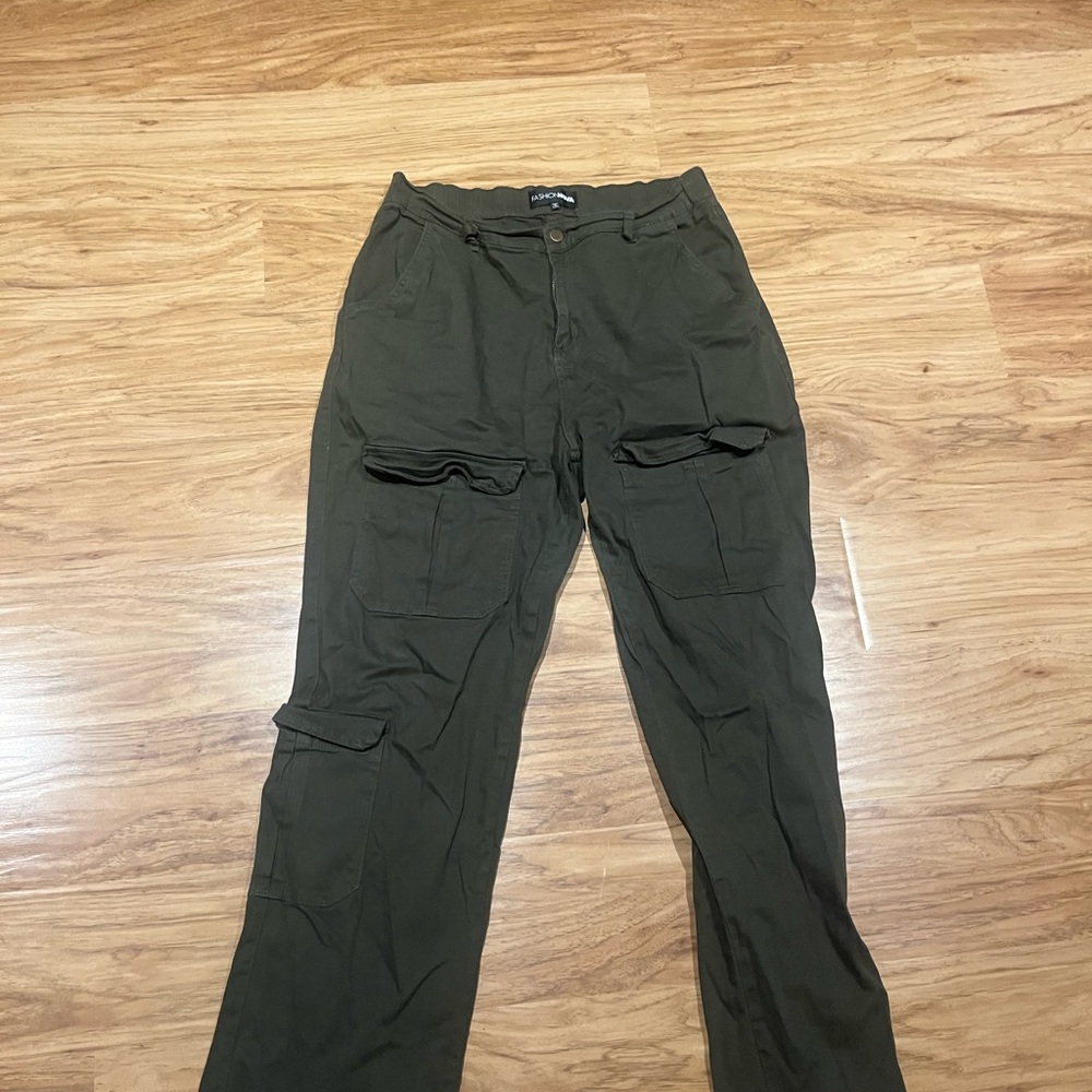 Fashion Nova Women’s Dark Green Cargo Pants